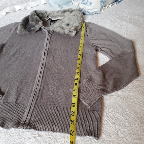 George Gray Zip Cardigan Sweater with Faux Fur collar - NWOT - Picture 7 of 11